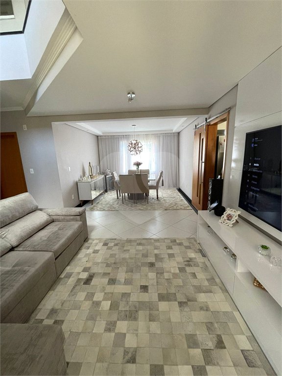 Casa à venda com 4 suítes no condomínio Aruã Lagos, Mogi das Cruzes - SP