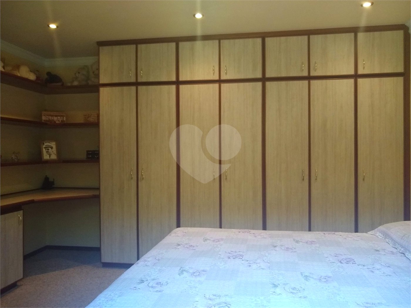 Casa à venda com 4 quartos, sendo 2 suítes, no condomínio Osato, Atibaia - SP