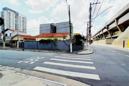 3 minutos a pé do Metrô