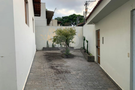 Casa Térrea à venda com 3 suítes em Jardim Petrópolis, São Paulo, SP