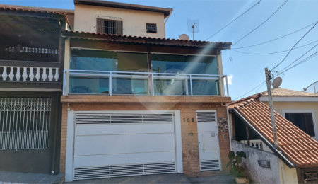 Sobrado à venda com 4 quartos, sendo 1 suíte,  em Tremembé, São Paulo, SP