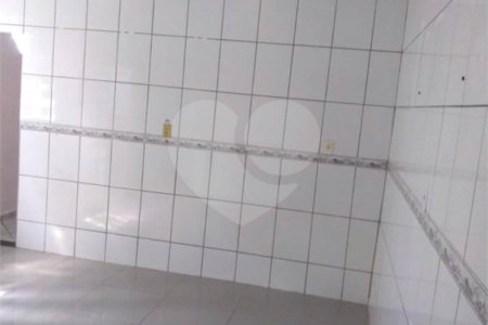 Casa térrea no Loteamento Habitacional São Carlos 1, sendo 3 Dormitórios e 1 suíte