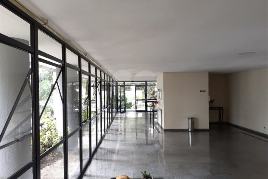 Apartamento à venda com 3 quartos, sendo 1 suíte,  em Morumbi, São Paulo, SP