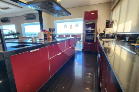 Casa à venda com 5 quartos, sendo 2 suítes, no condomínio Residencial Jardim Primavera, Louveira - SP