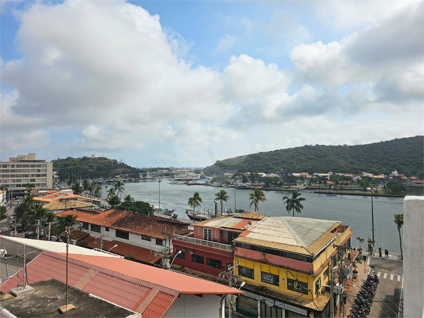 Cobertura à venda com 3 quartos, sendo 1 suíte,  no Centro, Cabo Frio, RJ