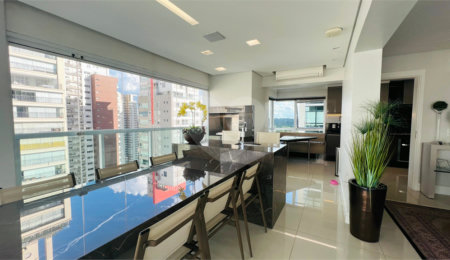 Apartamento à venda com 3 suítes em Campo Belo, São Paulo, SP