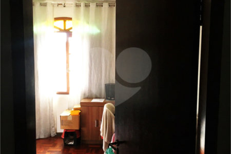 Sobrado à venda com 4 quartos, sendo 1 suíte,  em Vila Gomes, São Paulo, SP