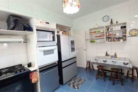 Sobrado à venda com 3 quartos, sendo 1 suíte, em Vila Gomes, São Paulo, SP