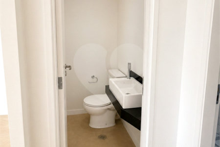 Apartamento à venda com 3 suítes em Moema, São Paulo, SP