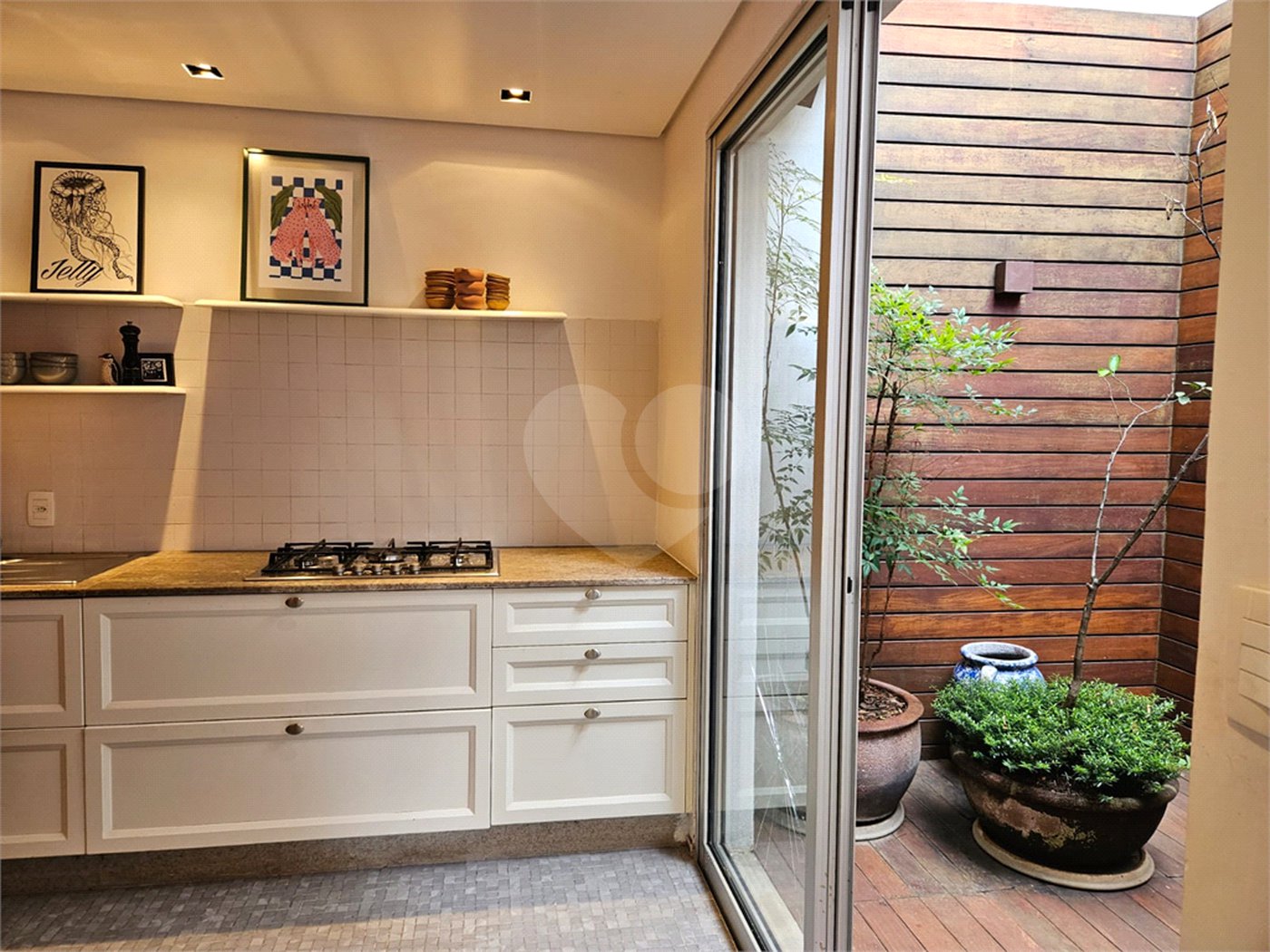 Casa à venda com 4 quartos, sendo 2 suítes,  no condomínio Villa Luxis, São Paulo - SP