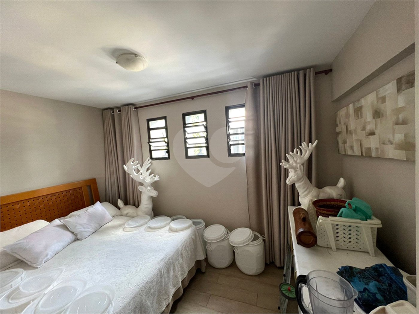 Casa à venda com 6 quartos, sendo 5 suítes, no condomínio Alpes da Cantareira, Mairiporã - SP