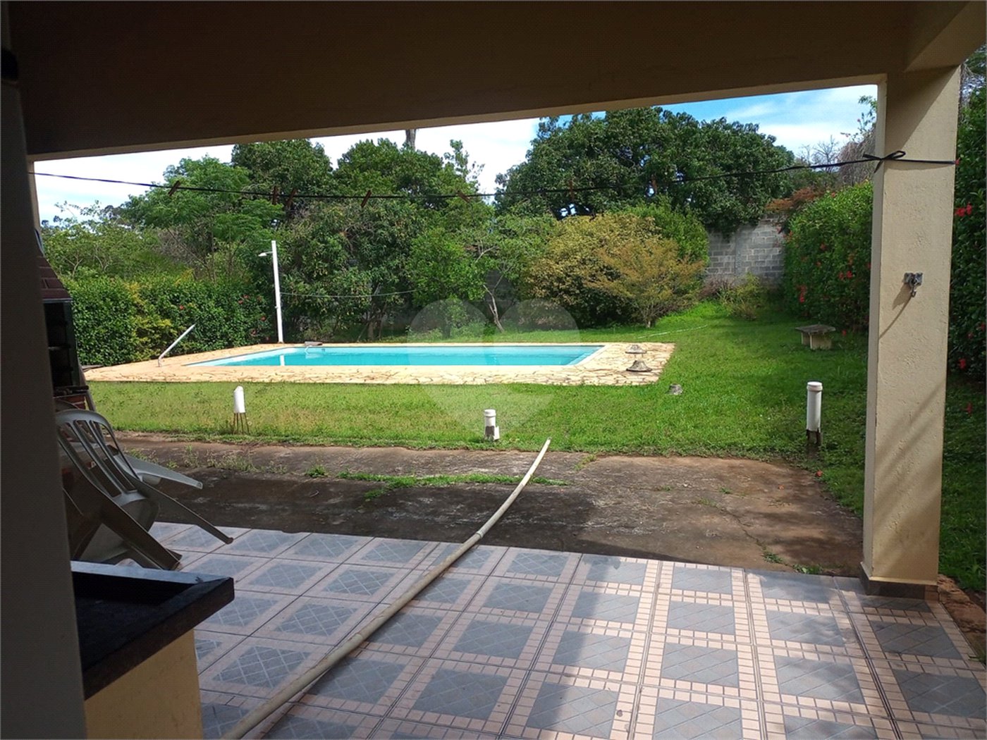 Casa à venda com 4 quartos, sendo 1 suíte,  no condomínio Village da Serra, Araçoiaba da Serra - SP