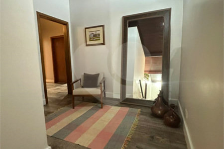 Casa à venda com 4 quartos, sendo 2 suítes,  no condomínio Chacara Marques, Santana de Parnaíba - SP