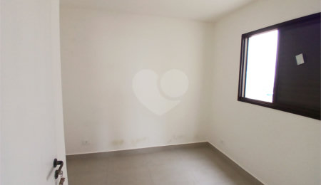 Apartamento à venda com 2 quartos em Vila dos Remédios, São Paulo, SP