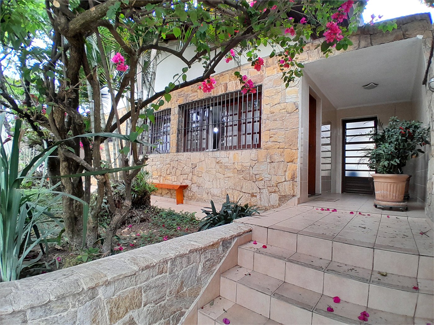 Casa Térrea à venda com 4 quartos, sendo 1 suíte, em Parque Continental, São Paulo, SP