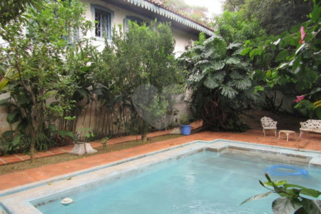 Casa Térrea à venda com 5 quartos, sendo 1 suíte, em Morumbi, São Paulo, SP