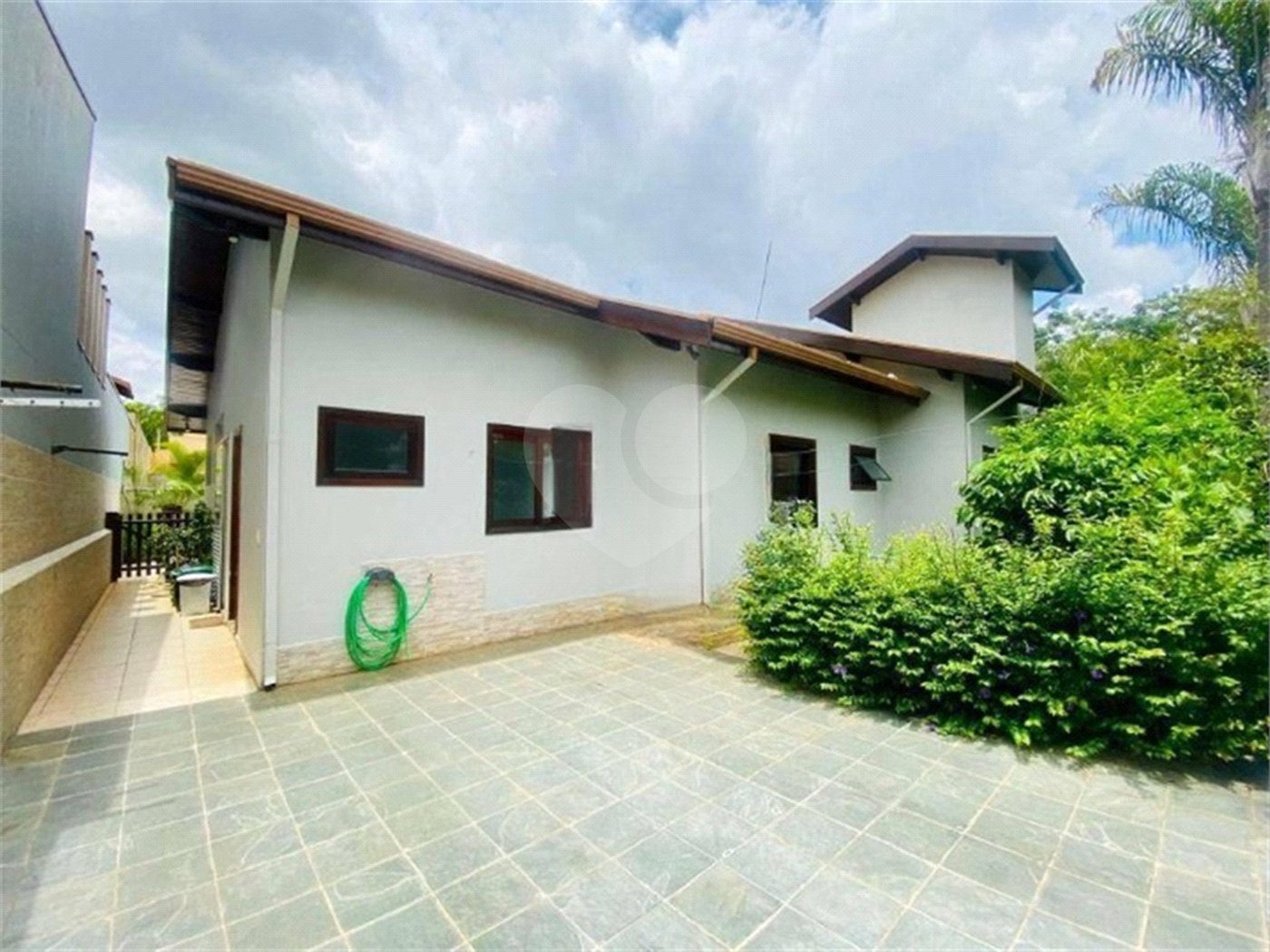 Casa à venda com 3 quartos, sendo 1 suíte, no condomínio Recanto dos Paturis, Vinhedo - SP