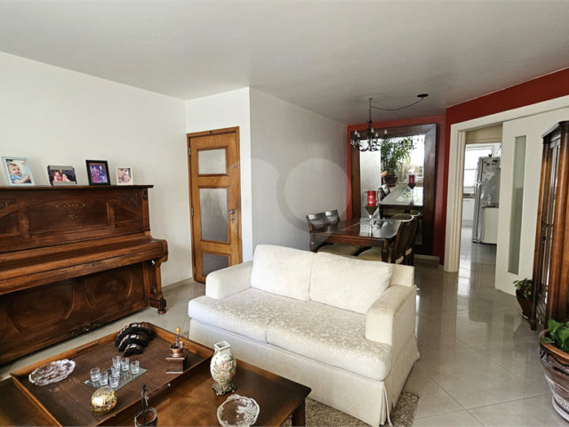 Apartamento à venda com 3 quartos, sendo 1 suíte,  em Moema, São Paulo, SP