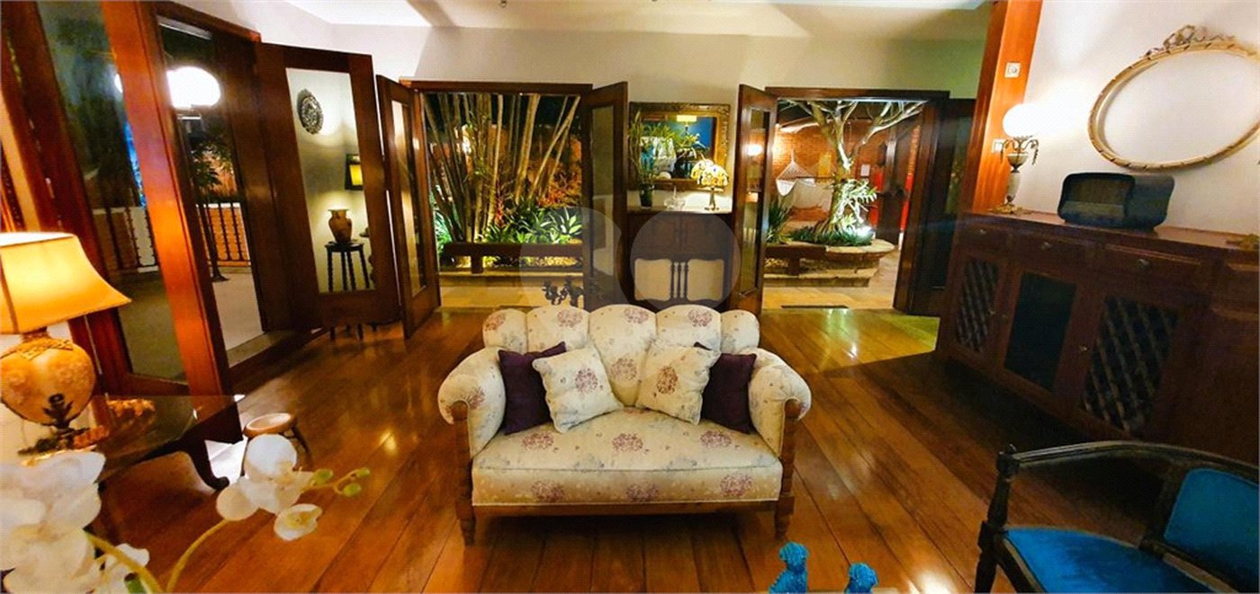 Casa à venda com 5 suítes em Jardim Leonor, São Paulo, SP