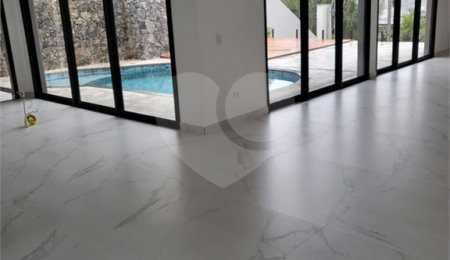 Casa à venda com 3 suítes no condomínio Hills, Arujá - SP