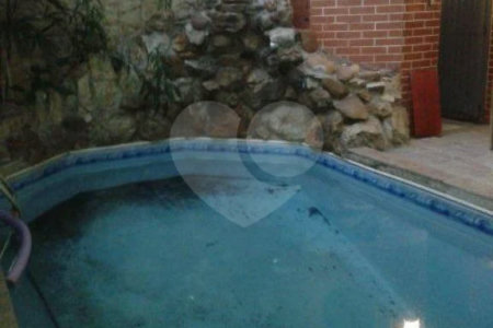 Sobrado à venda com 3 suítes em Vila Nivi, São Paulo, SP