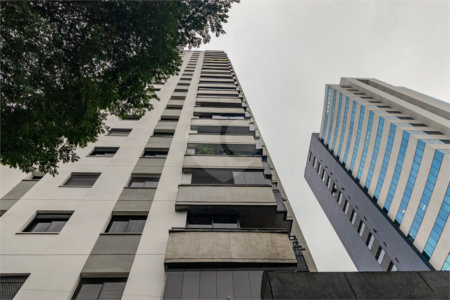 Apartamento à venda com 3 quartos, sendo 2 suítes, em Campo Belo, São Paulo, SP