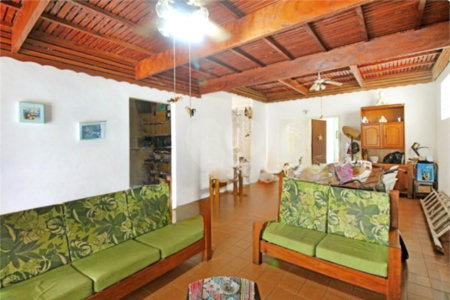 Casa à venda com 3 quartos, sendo 1 suíte,  em Estância Balneária Belmira Novaes, Peruíbe, SP