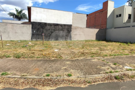 Terreno à Venda em São Carlos, no bairro Parque dos Flamboyants