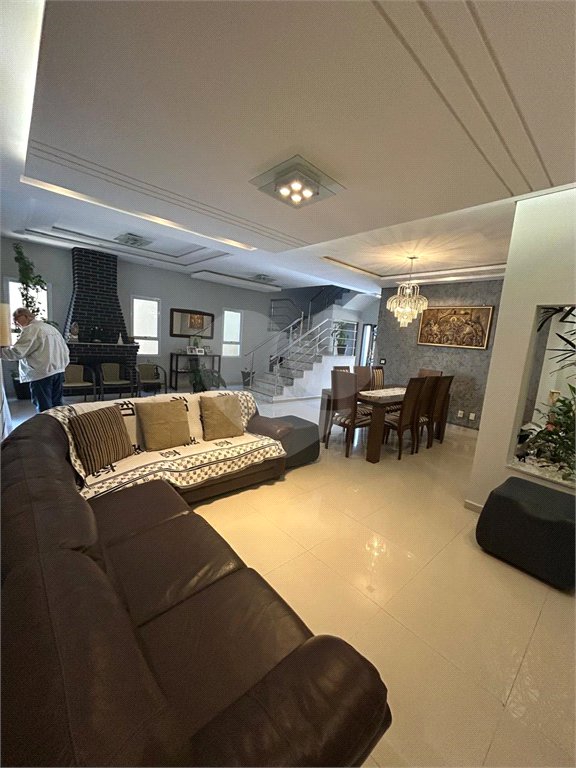 Casa à venda com 4 quartos, sendo 3 suítes,  no condomínio Mosaico da Serra, Mogi das Cruzes - SP