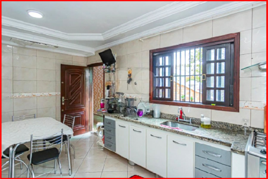 Sobrado à venda com 3 quartos, sendo 1 suíte, em Jaraguá, São Paulo, SP