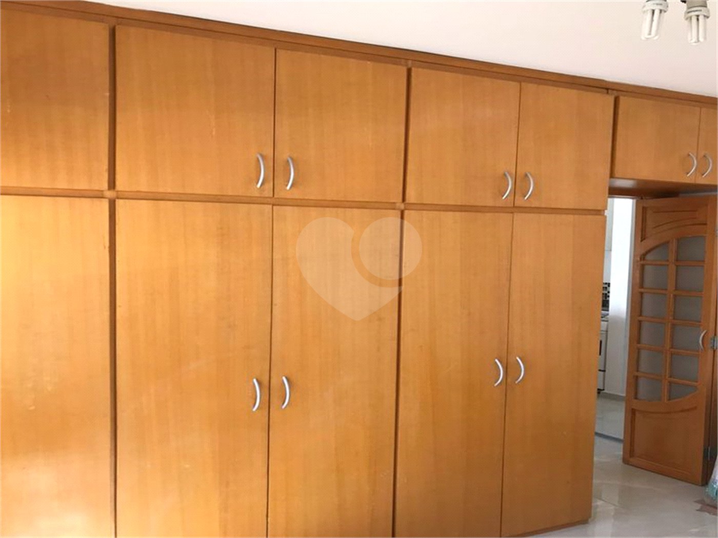 Apartamento mobiliado de 32m2 com 1 dormitório e 1 vaga para locação na Santa Cecília