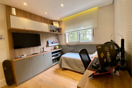 Apartamento à venda com 3 suítes em Vila Suzana, São Paulo, SP