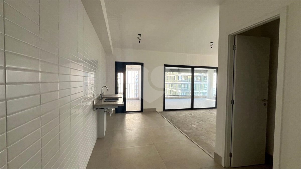 Apartamento à venda com 4 quartos, sendo 2 suítes,  em Pinheiros, São Paulo, SP