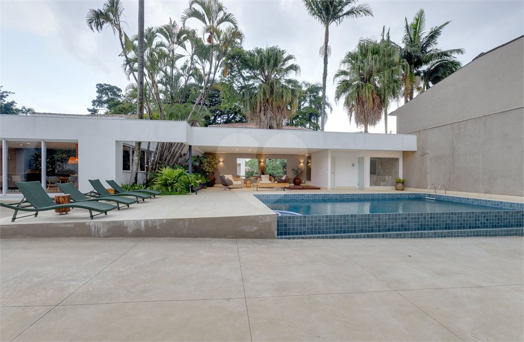 Casa Térrea à venda ou para alugar com 4 suítes em Alto da Boa Vista, São Paulo, SP