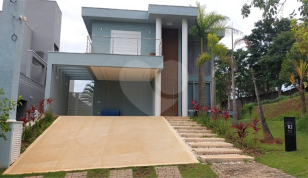 Casa à venda com 4 suítes no condomínio Figueira Garden, Atibaia - SP