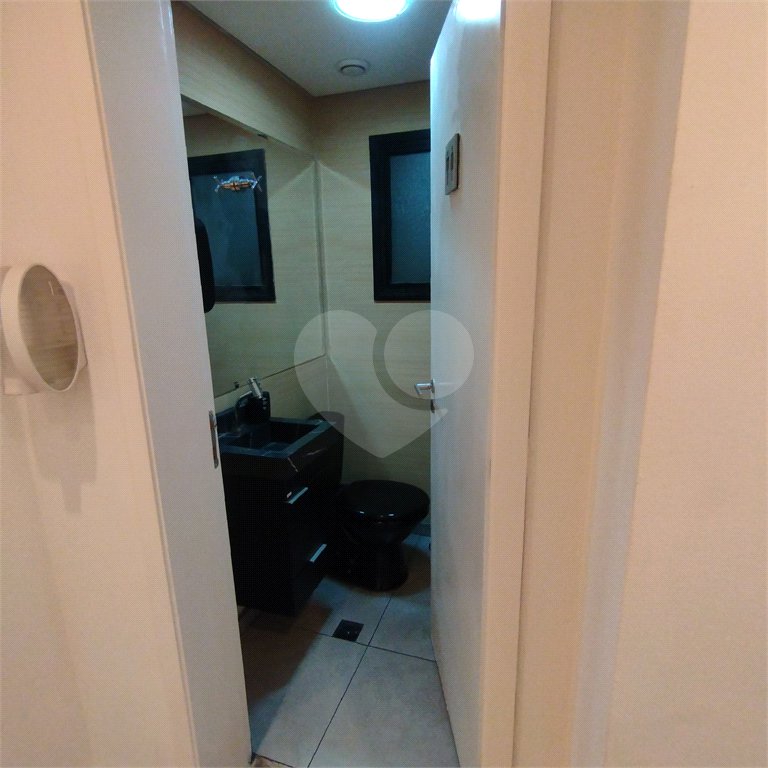 Sala comercial na Oscar Freire à venda Sala coml à venda na Oscar Freire OPORTUNIDADE Sala coml esquina. Rebouças