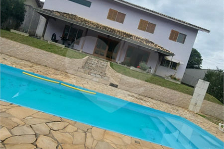 Casa à venda com 4 quartos, sendo 1 suíte, no condomínio Marf II, Bom Jesus dos Perdões - SP