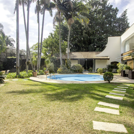 Casa à venda com 4 quartos, sendo 3 suítes, em Cidade Jardim, São Paulo, SP