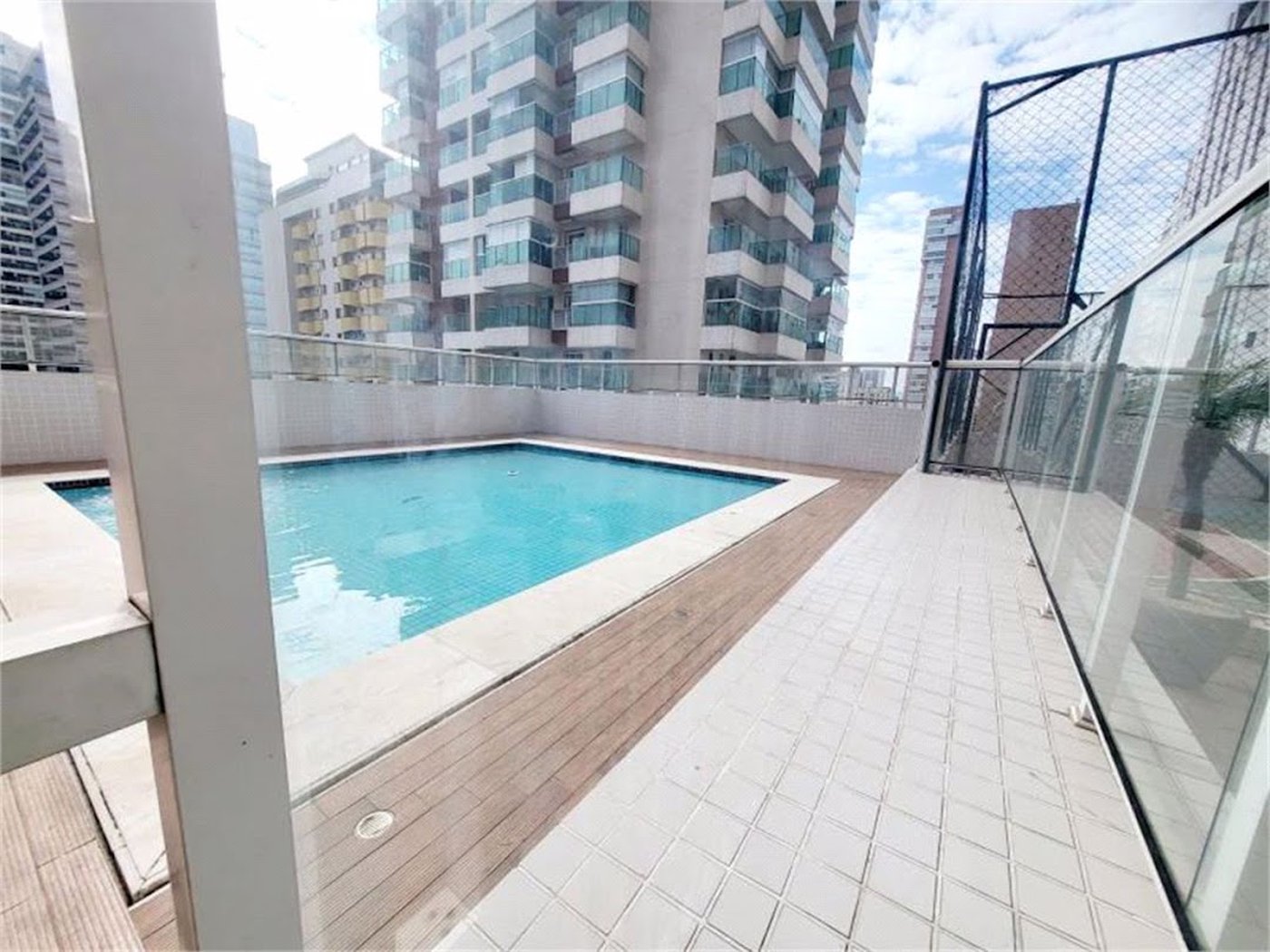 Apartamento Residencial à venda, Gonzaga, Santos - AP1004.