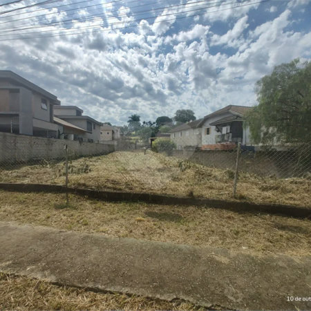 Terreno em Atibaia com 652 metros, pronto para construir no Jardim do Lago, aceita financiamento