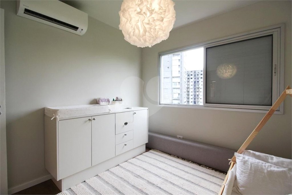 Apartamento à venda com 2 quartos, sendo 1 suíte,  em Vila Olímpia, São Paulo, SP