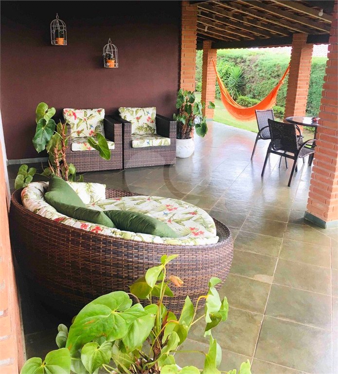 Casa à venda com 3 quartos, sendo 1 suíte,  no condomínio Vista Alegre, Bom Jesus dos Perdões - SP
