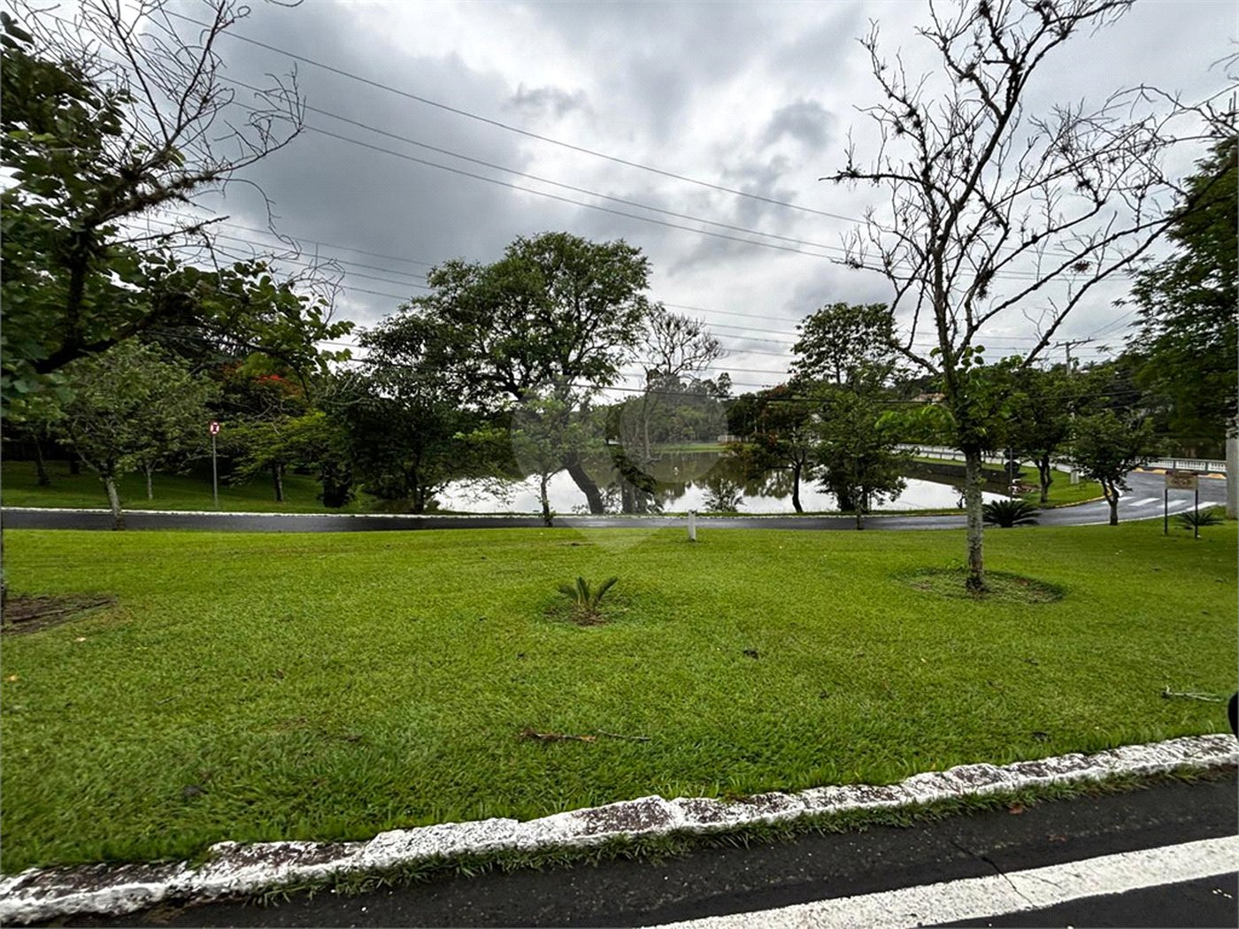 Casa à venda com 4 quartos, sendo 2 suítes, no condomínio Zuleika Jabour, Salto - SP
