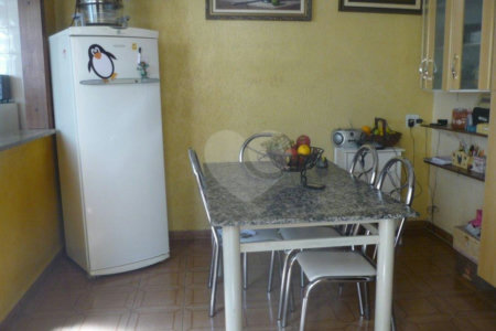 Sobrado à venda com 4 quartos, sendo 2 suítes, em Vila Paulicéia, São Paulo, SP