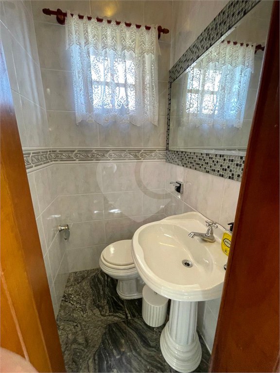 Casa à venda com 9 quartos, sendo 4 suítes, em Condomínio Flamboyant-b, Atibaia, SP
