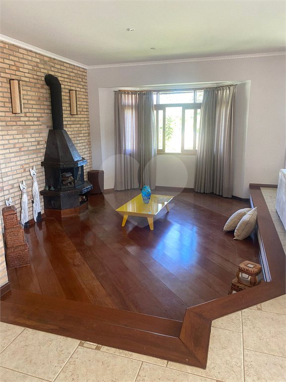 Casa à venda com 5 quartos, sendo 4 suítes, no condomínio Lago do Imperador, Mairiporã - SP