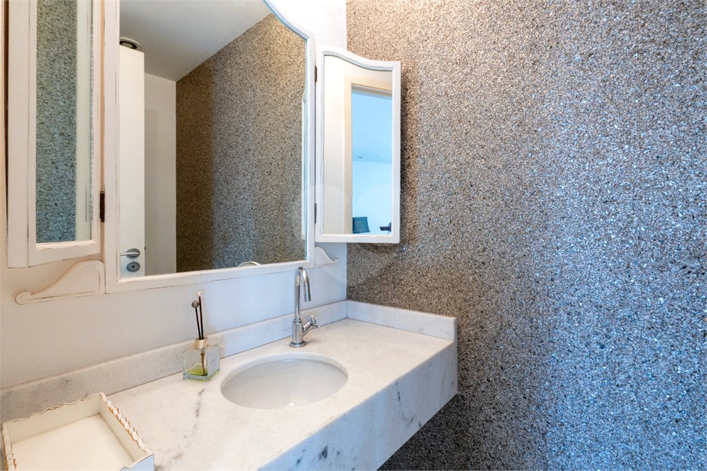 Apartamento à venda com 3 suítes em Campo Belo, São Paulo, SP