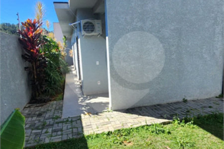 Casa para alugar com 3 quartos, sendo 1 suíte, no condomínio Chácaras Brasil, Atibaia - SP