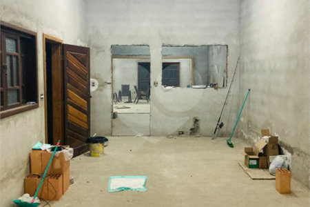 Casa à venda com 3 suítes no condomínio Lagoinha, Jacareí - SP