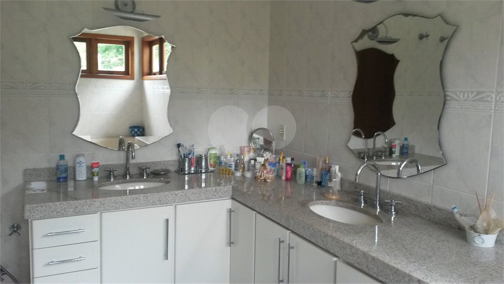 Casa à venda com 4 quartos, sendo 2 suítes, no condomínio Alpes da Cantareira, Mairiporã - SP